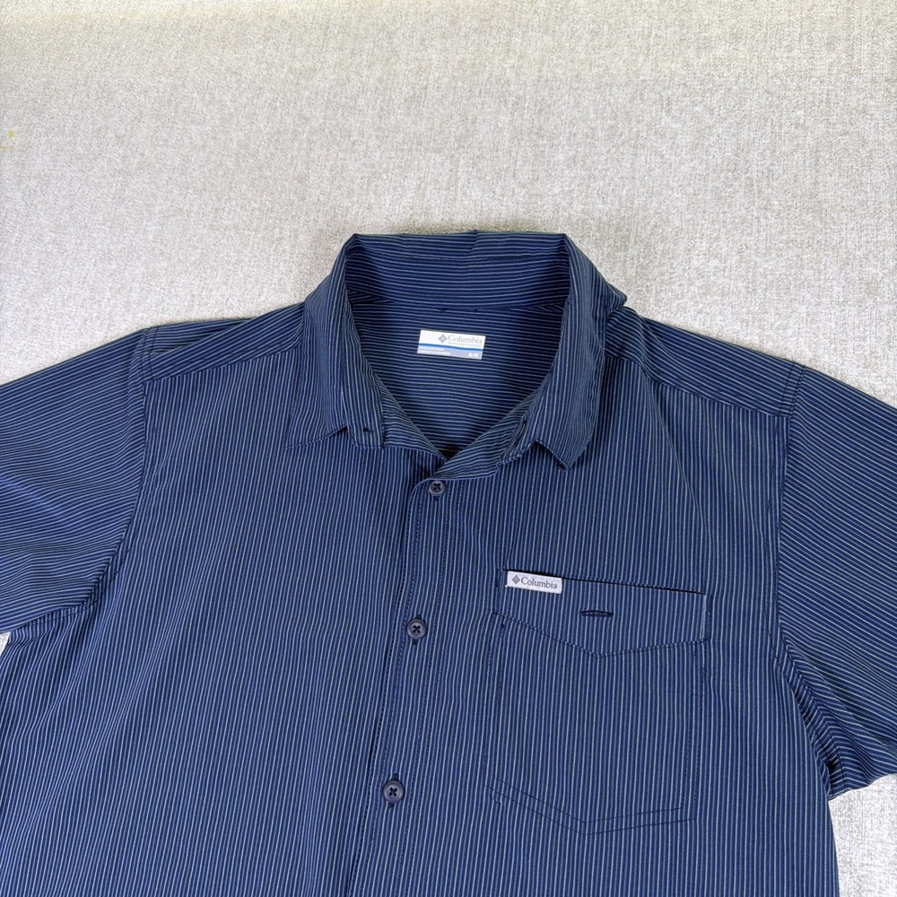 Columbia Fishing Shirt Mens Size Medium Blue Stretch Pinstripe Button Down
